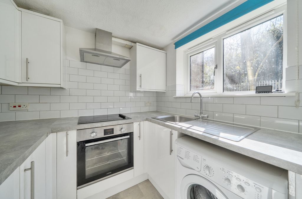 Property photo 2 of 12 1436259-8-69d5273...