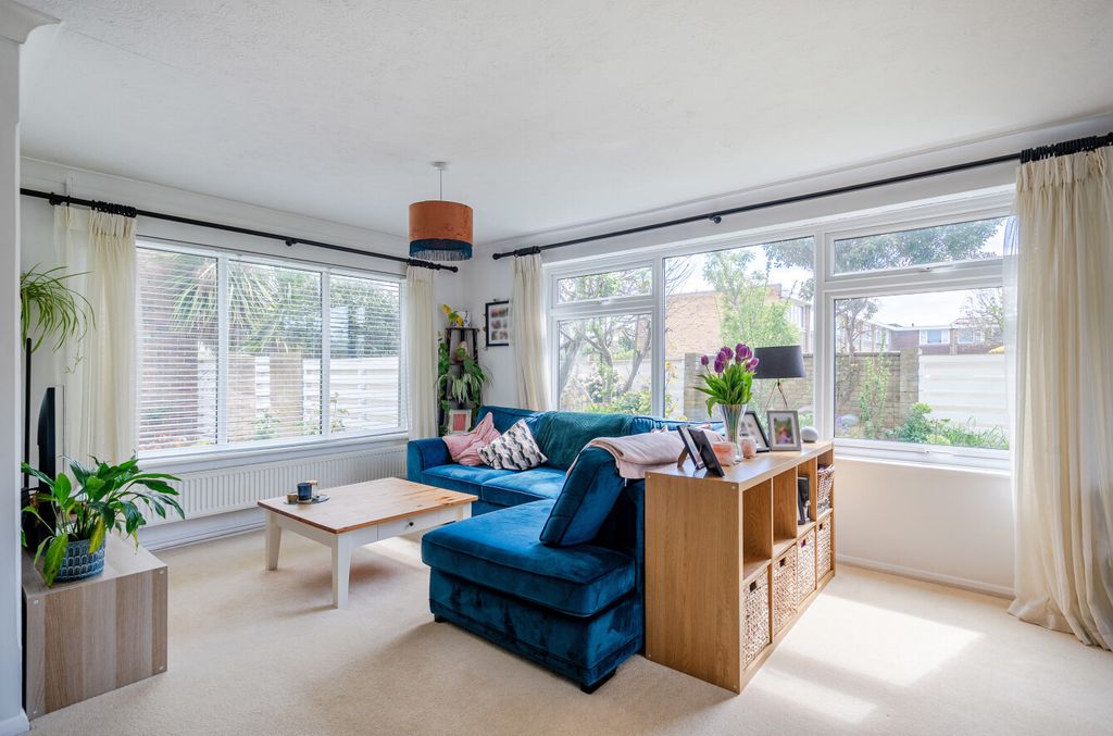 Property photo 3 of 15 1445995-15-69Df93...