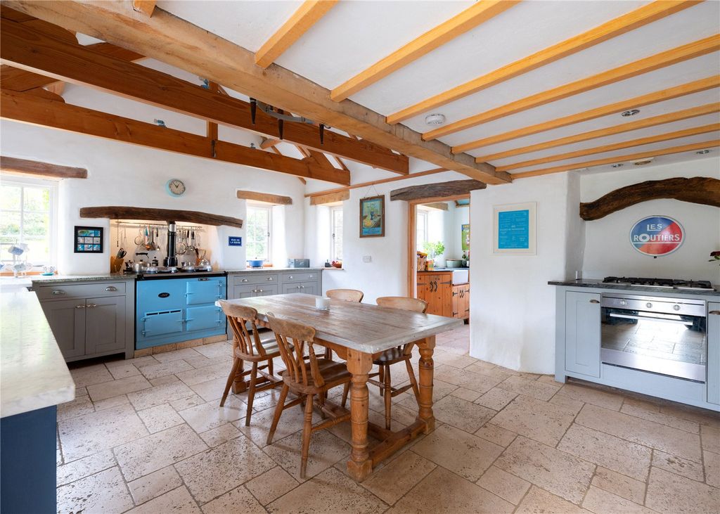 Property photo 3 of 18 Kitchen