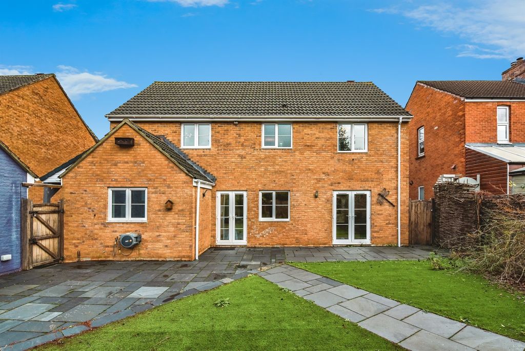 Property photo 1 of 18