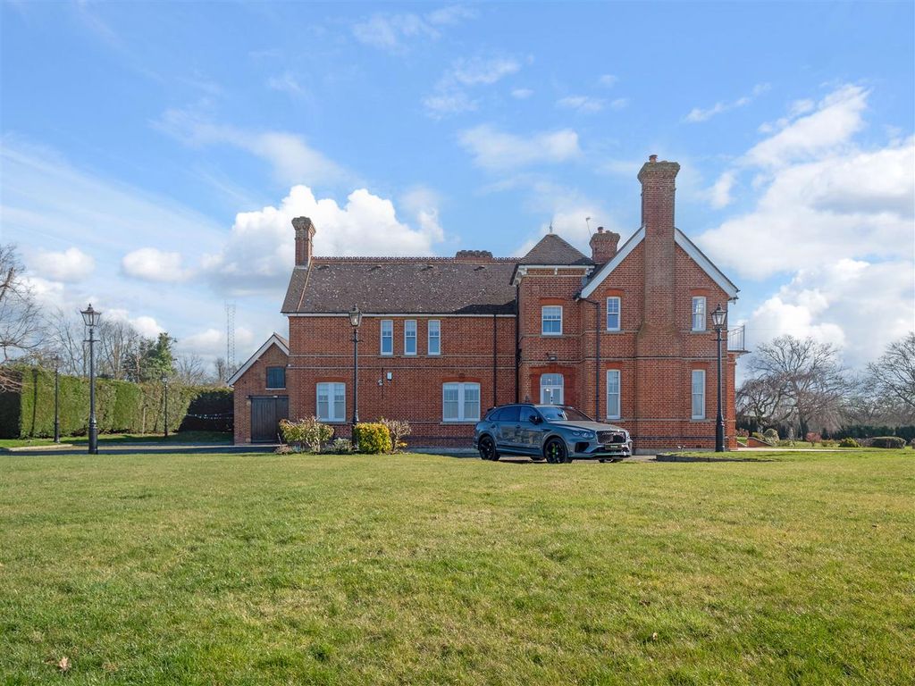 Property photo 2 of 40