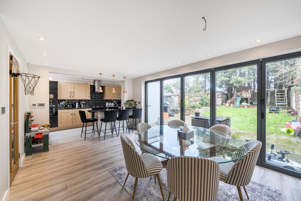 Property photo 3 of 20 1410671-5-698c5Cf...