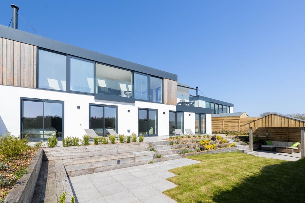 Property photo 1 of 29 4098485
