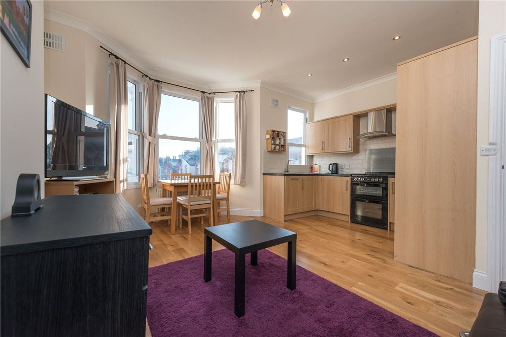 Property photo 2 of 8 Picture No. 13