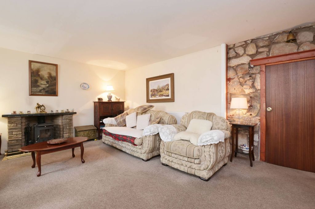 Property photo 3 of 28
