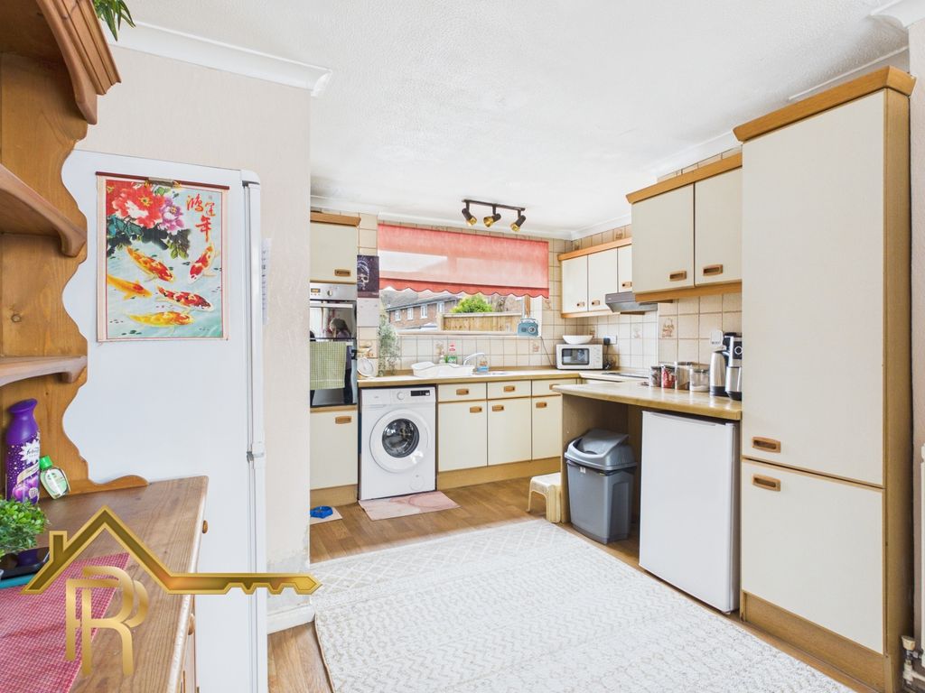 Property photo 3 of 28 Cam03016G0-Pr0083-Still006