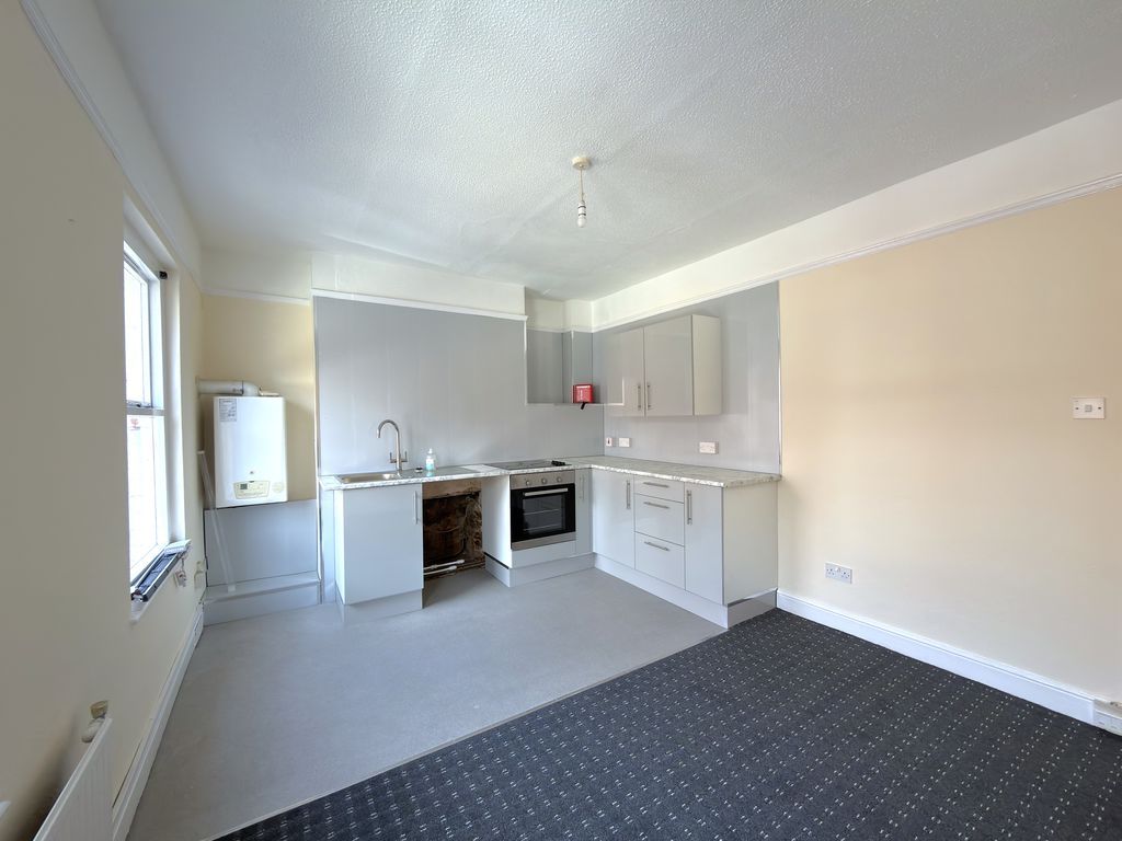 Property photo 1 of 10 Kitchen