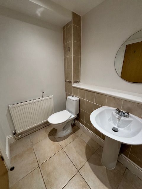 Property photo 2 of 7 Bathroom