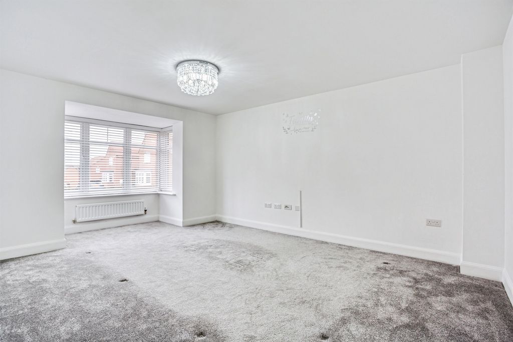 Property photo 2 of 14 Living Room
