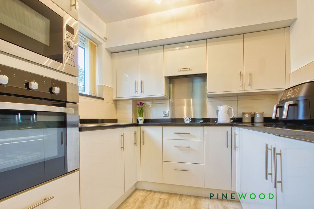 Property photo 2 of 14 Kitchen