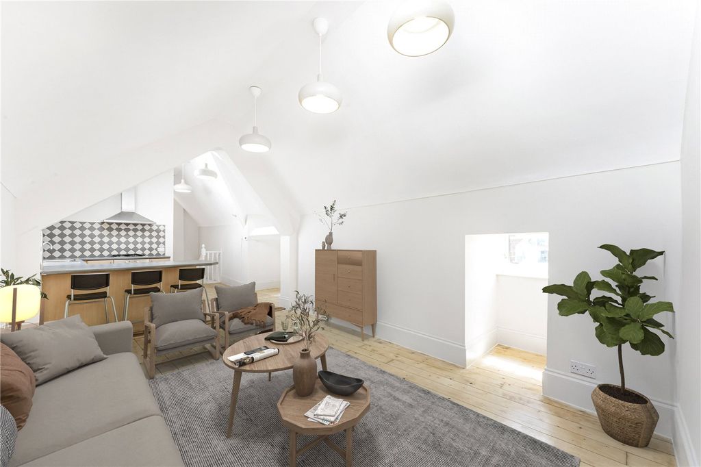 Property photo 3 of 17 Reception/Kitchen