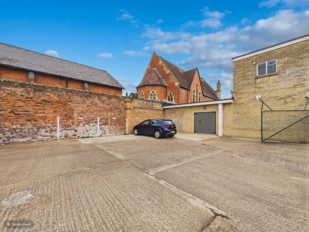 Property photo 3 of 11