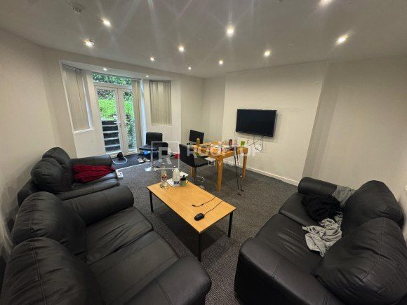 Property photo 2 of 15 8614002.Jpg