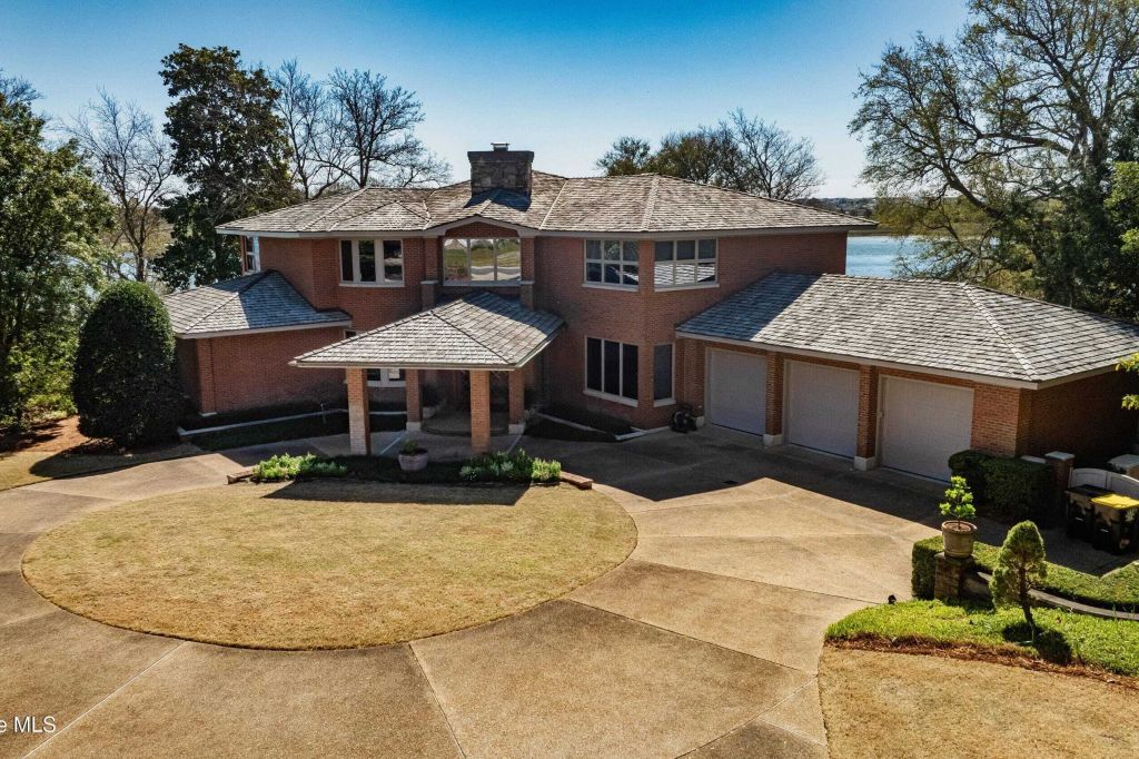 Property photo 1 of 31