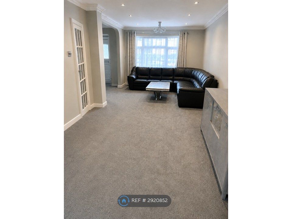 Property photo 3 of 11 Living Room