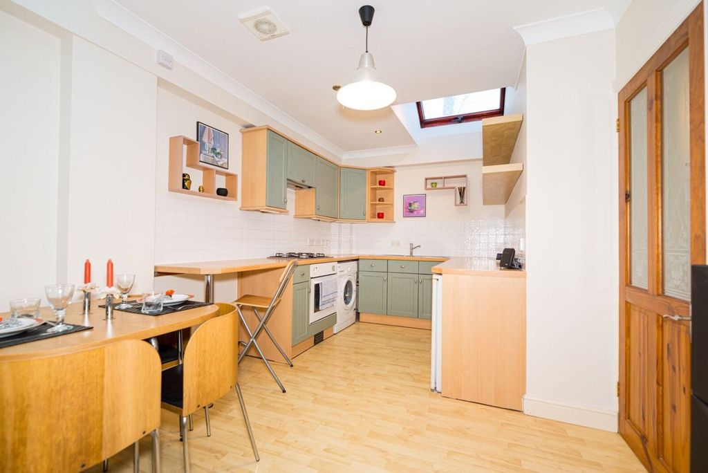 Property photo 2 of 8