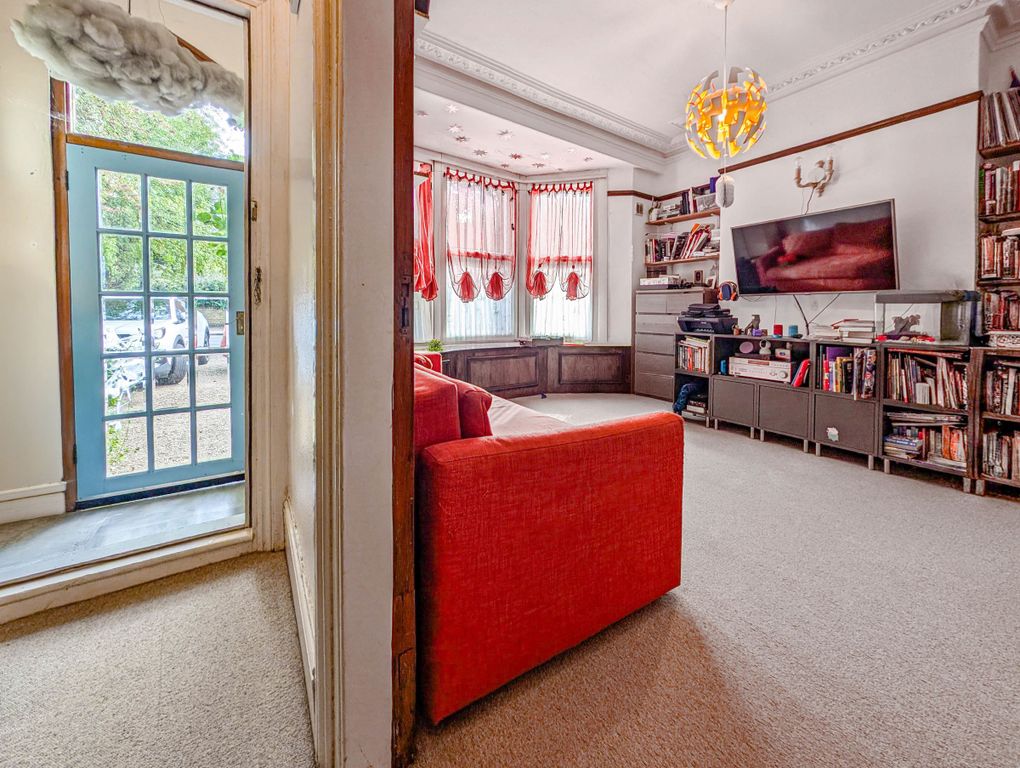 Property photo 3 of 11