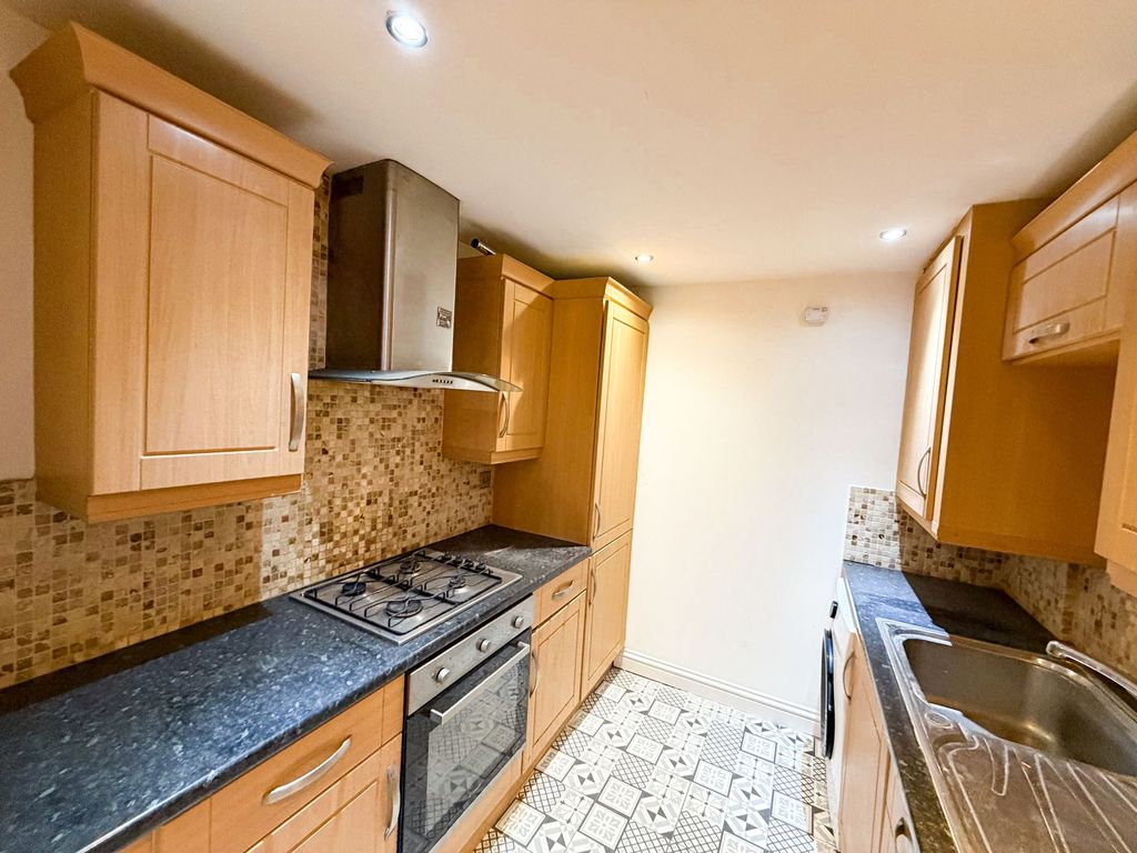 Property photo 3 of 8 Campbell Rd E3