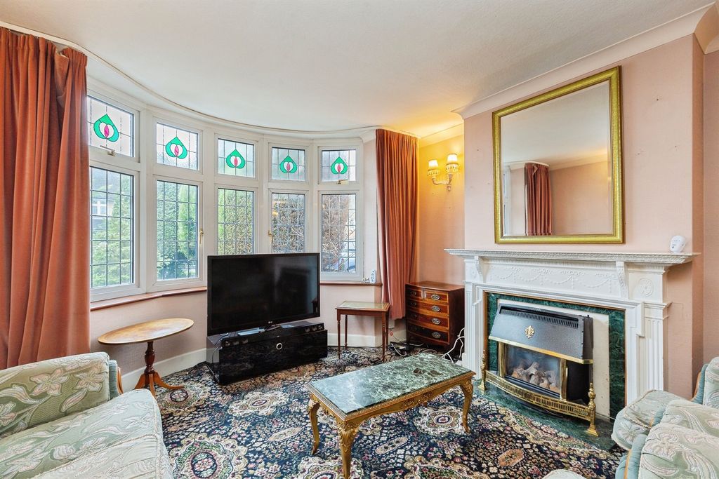 Property photo 2 of 21