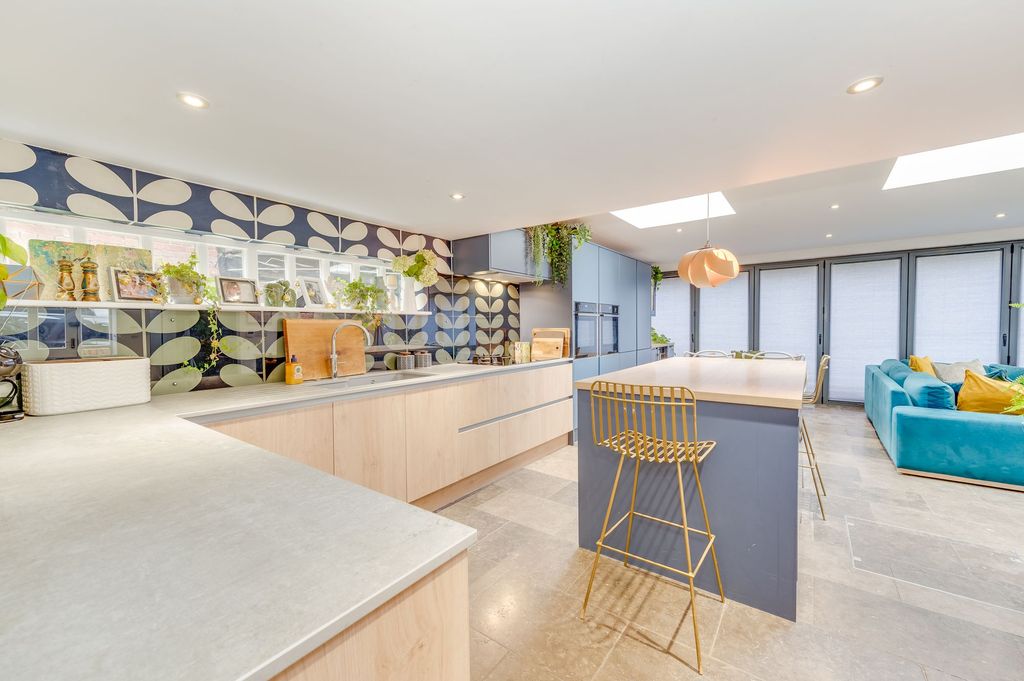 Property photo 3 of 58