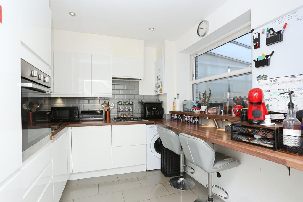 Property photo 3 of 28 Kitchen