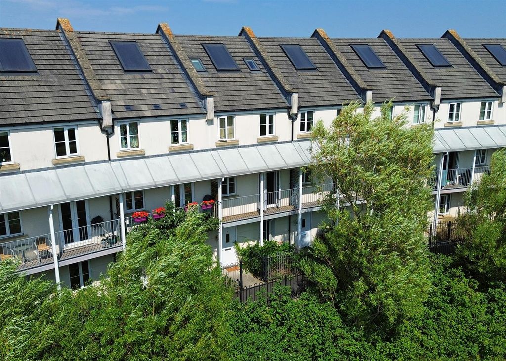Property photo 1 of 21 1 - Modern 6-Bedroom HMO For Auction, Stoke Giffor