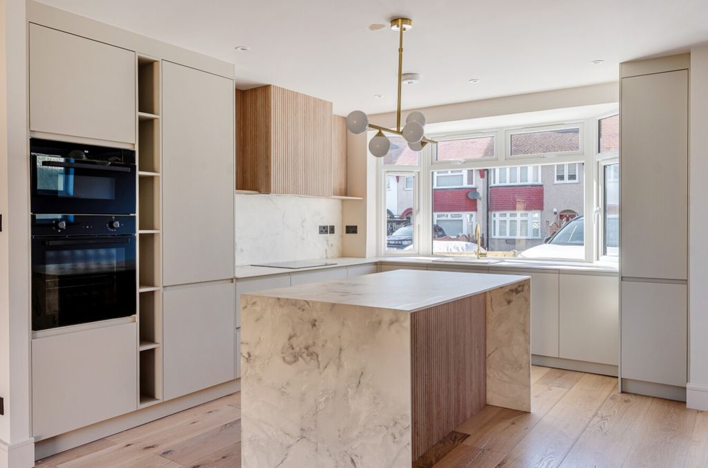 Property photo 3 of 11 Kitchen Estate Agents Ewemove Cheamandsutton