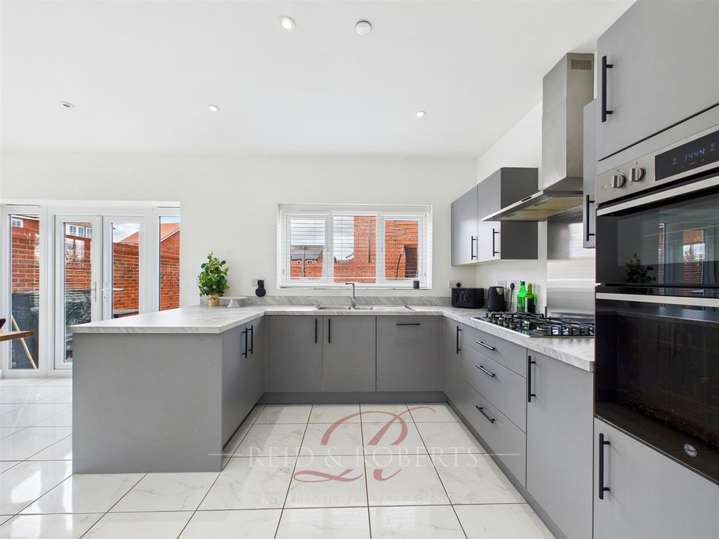 Property photo 3 of 19 Cam05148G0-Pr0079-Still016.Jpg