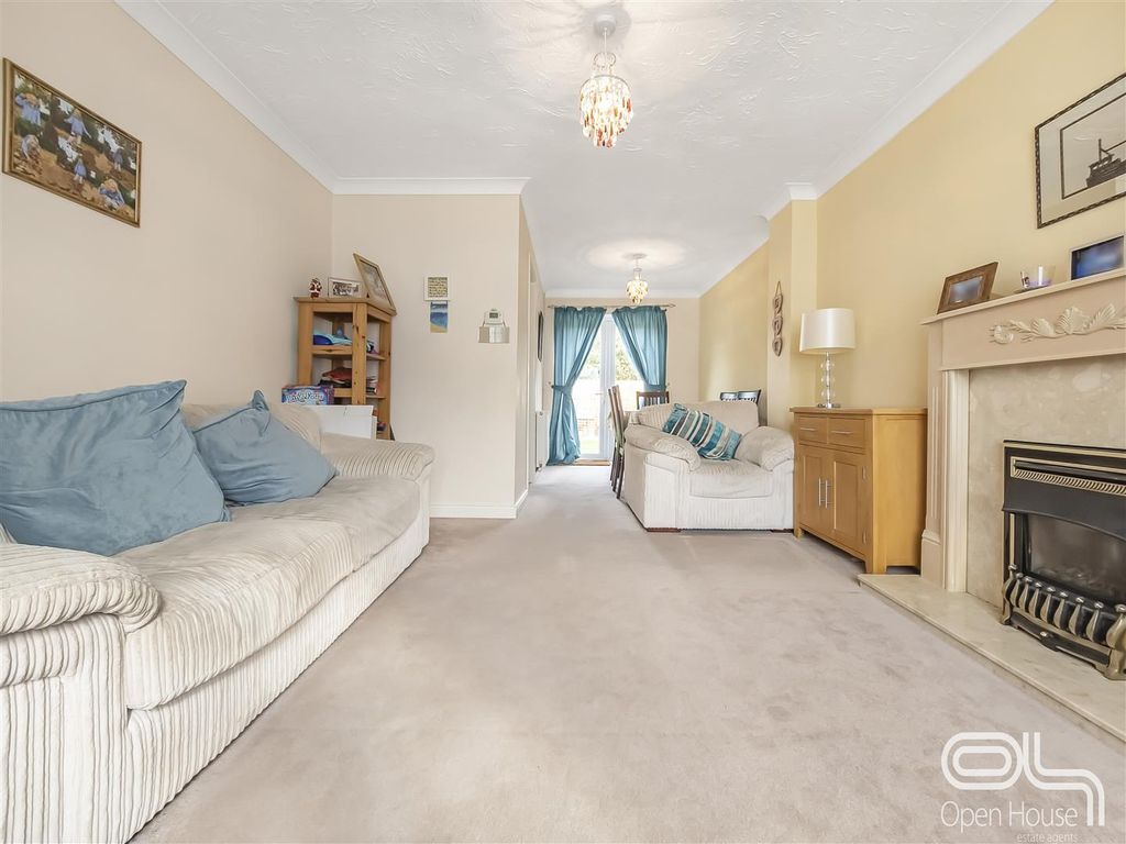 Property photo 3 of 22 Mountbatten Close (4).Jpg