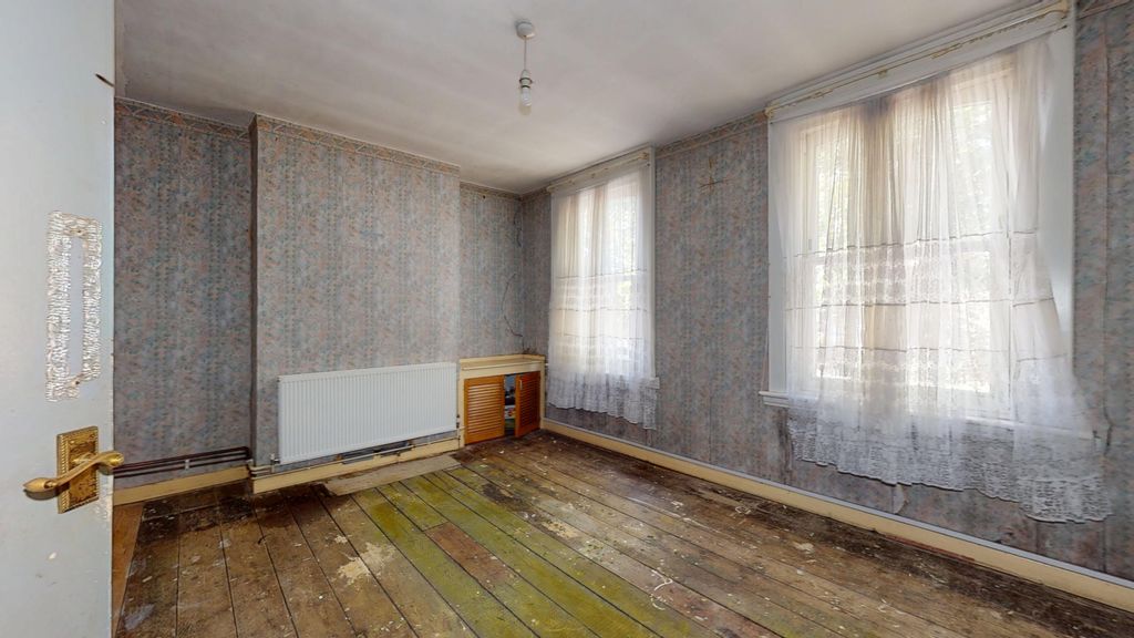 Property photo 2 of 12 14B Carlton Square, Stepney, London, E1 4Eh