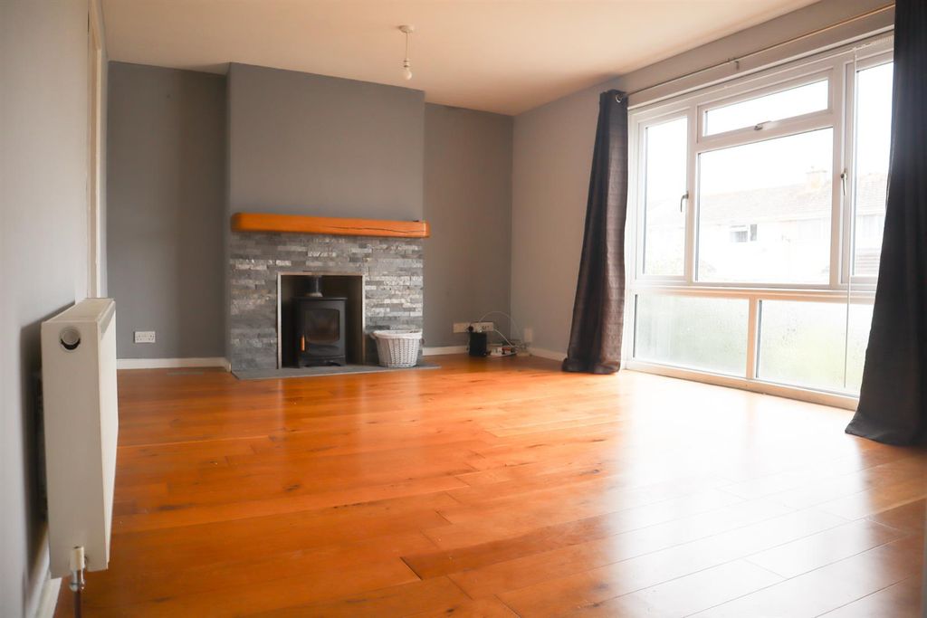 Property photo 2 of 10 Sitting Room