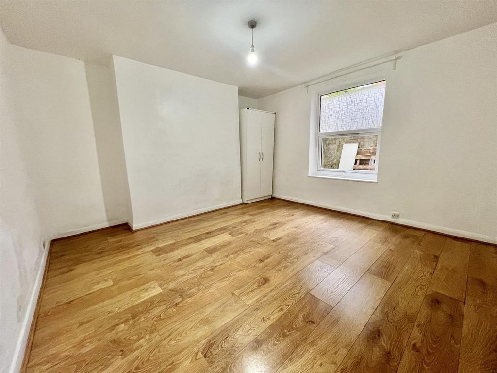 Property photo 3 of 7 18E3449F-1Fe1-49F7-8B33-Eaaf9A347230.Jpg