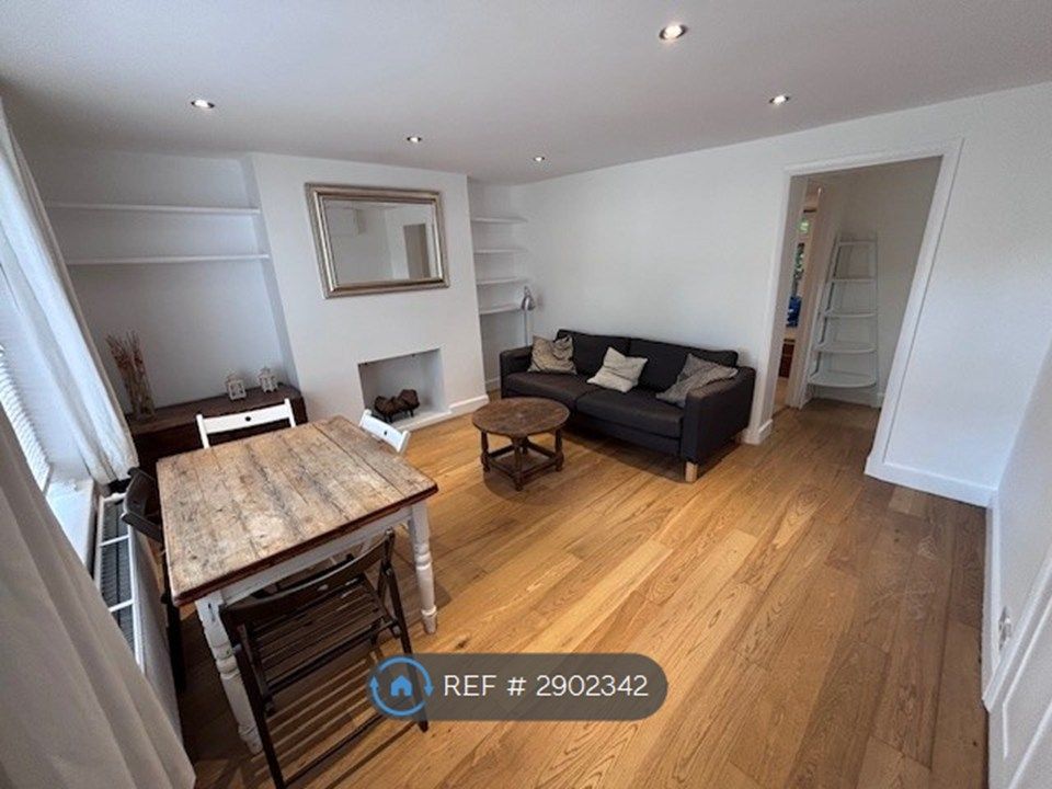 Property photo 3 of 9 Living Room1