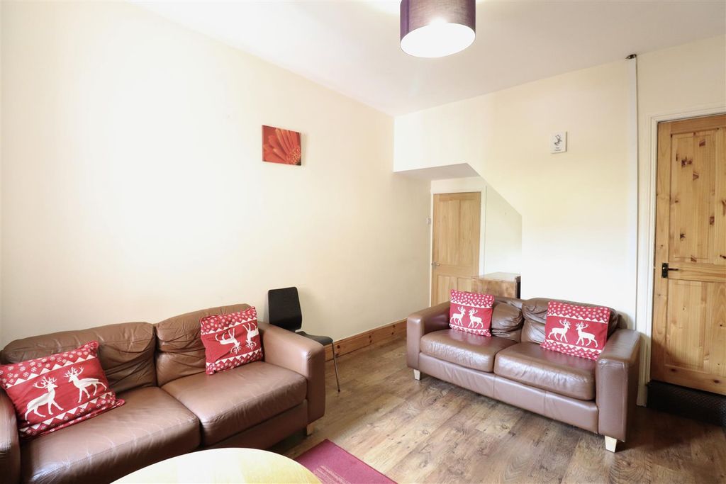 Property photo 1 of 14 Lounge