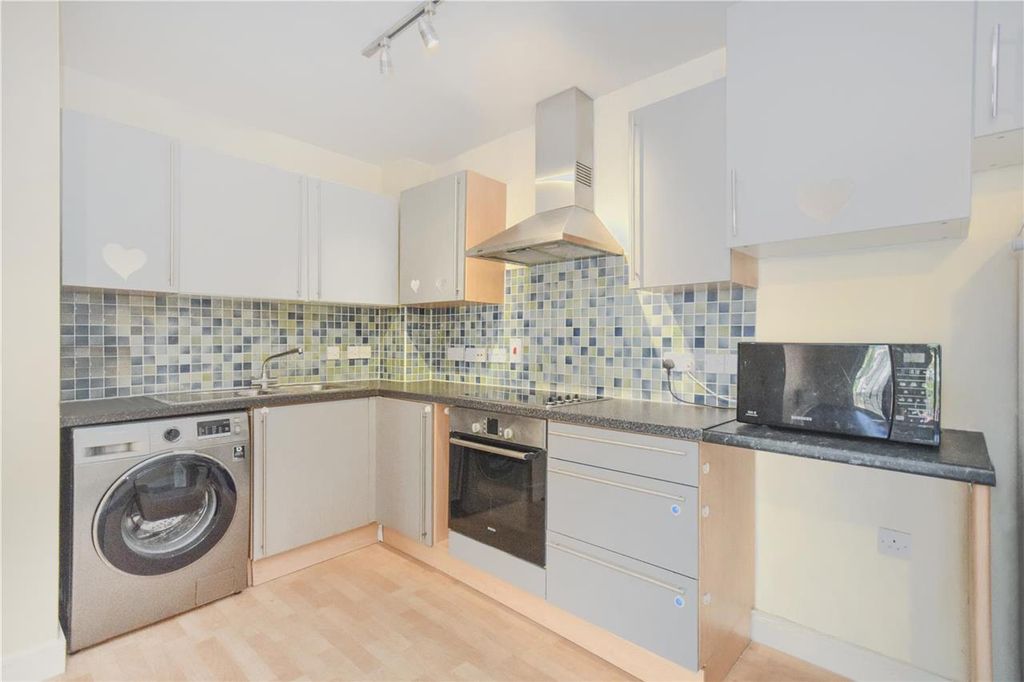 Property photo 3 of 7 Kitchen