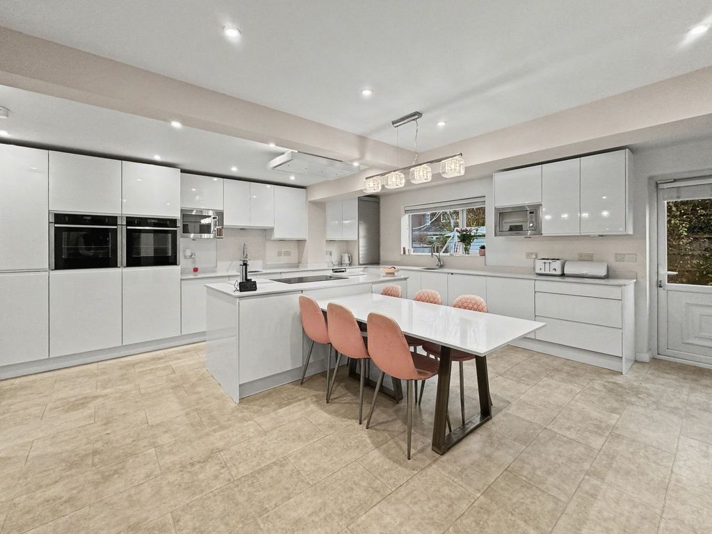 Property photo 2 of 45