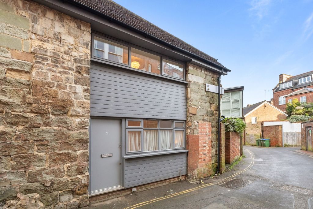 Property photo 1 of 8 4879670