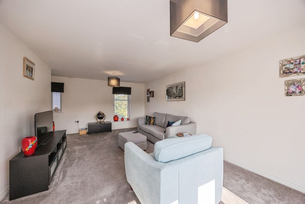 Property photo 3 of 20 Pbox-Img.Jpg