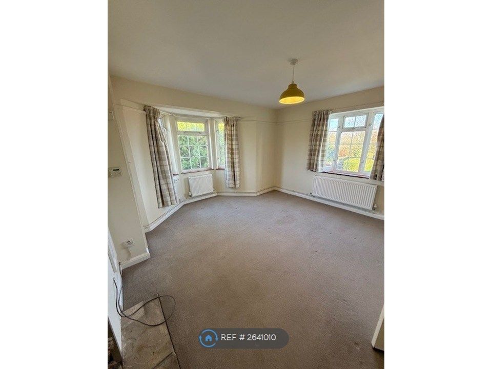 Property photo 3 of 10 Lounge