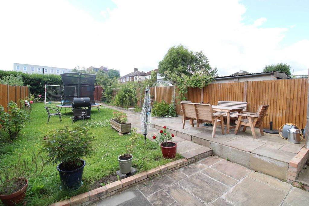 Property photo 3 of 12