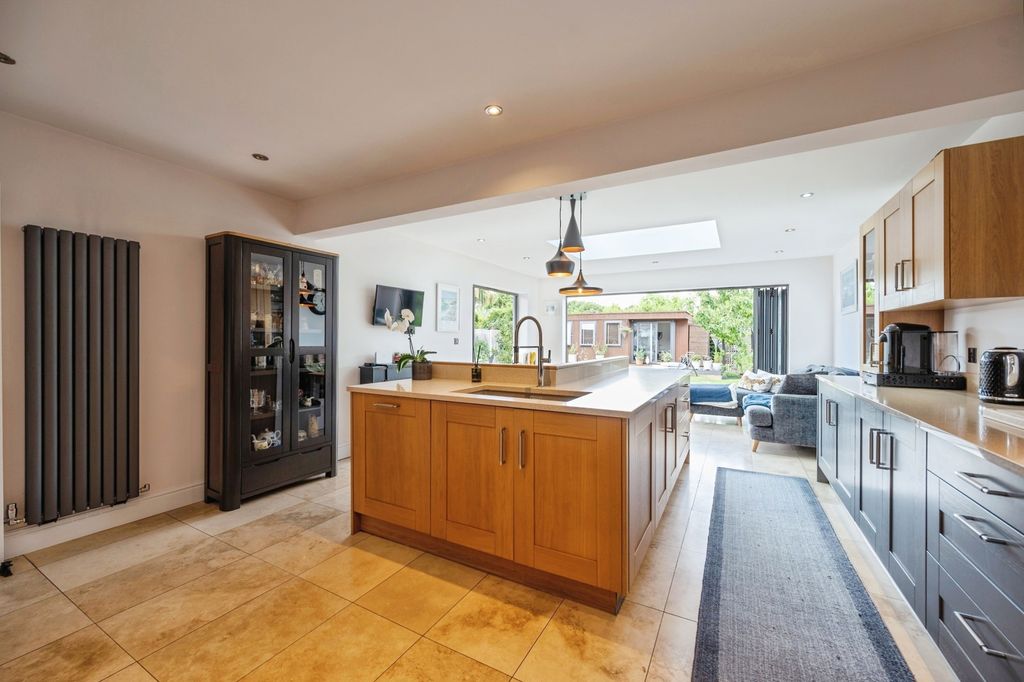 Property photo 2 of 28 Pbox-Img.Jpg