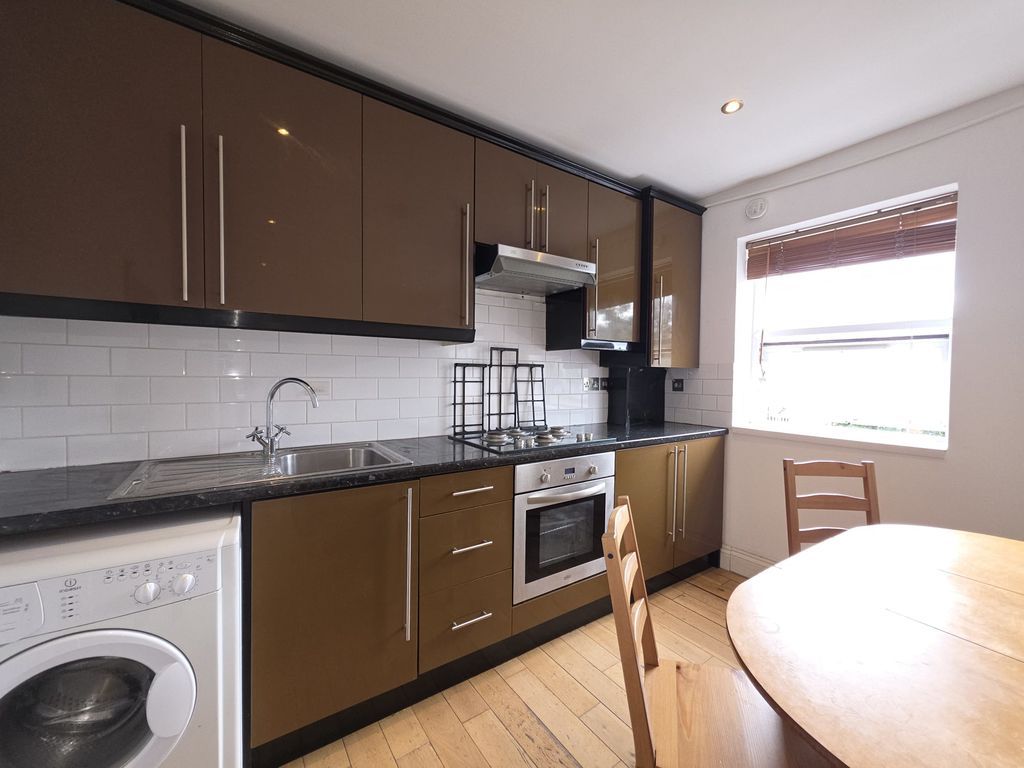 Property photo 1 of 6 Kitchen