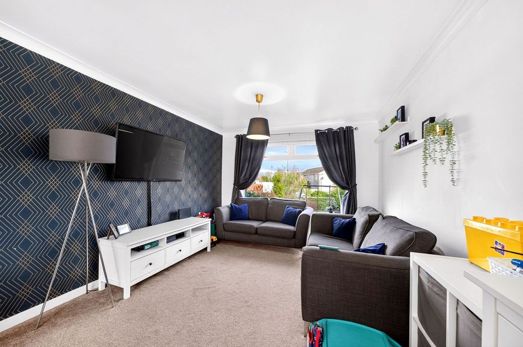 Property photo 2 of 45 Lounge