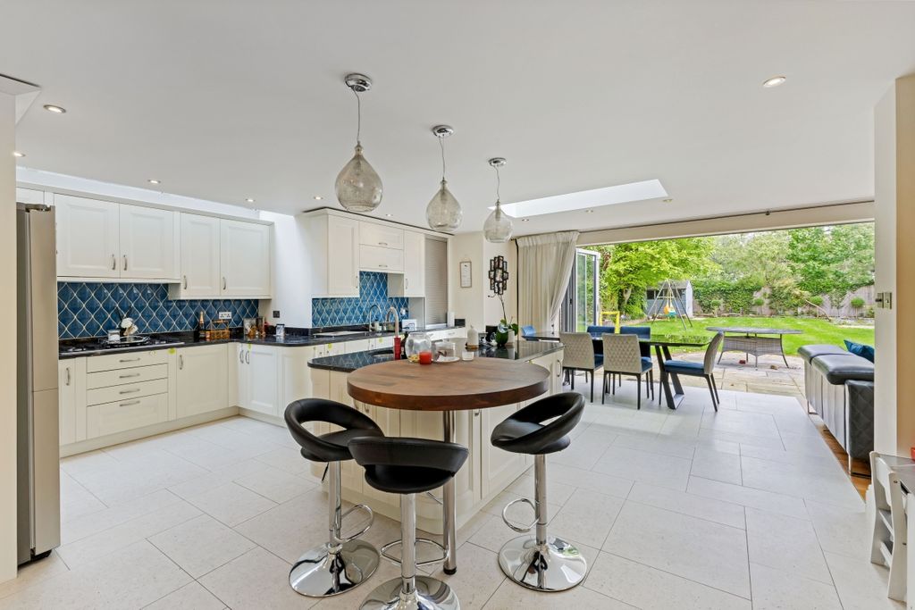 Property photo 1 of 23 Bentley Way  (10)