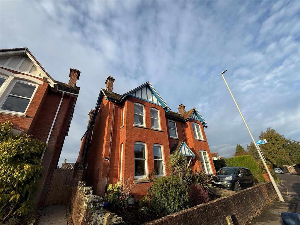 Property photo 1 of 8 Photo 8.Jpg