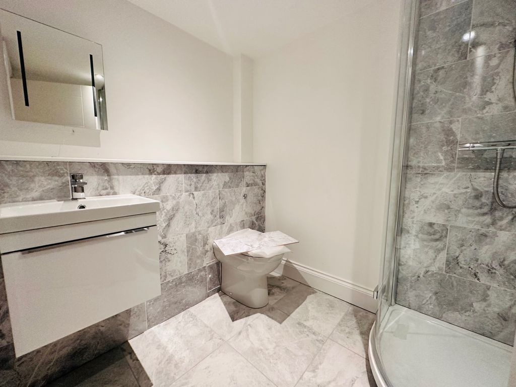 Property photo 2 of 7 En-Suite Bathroom