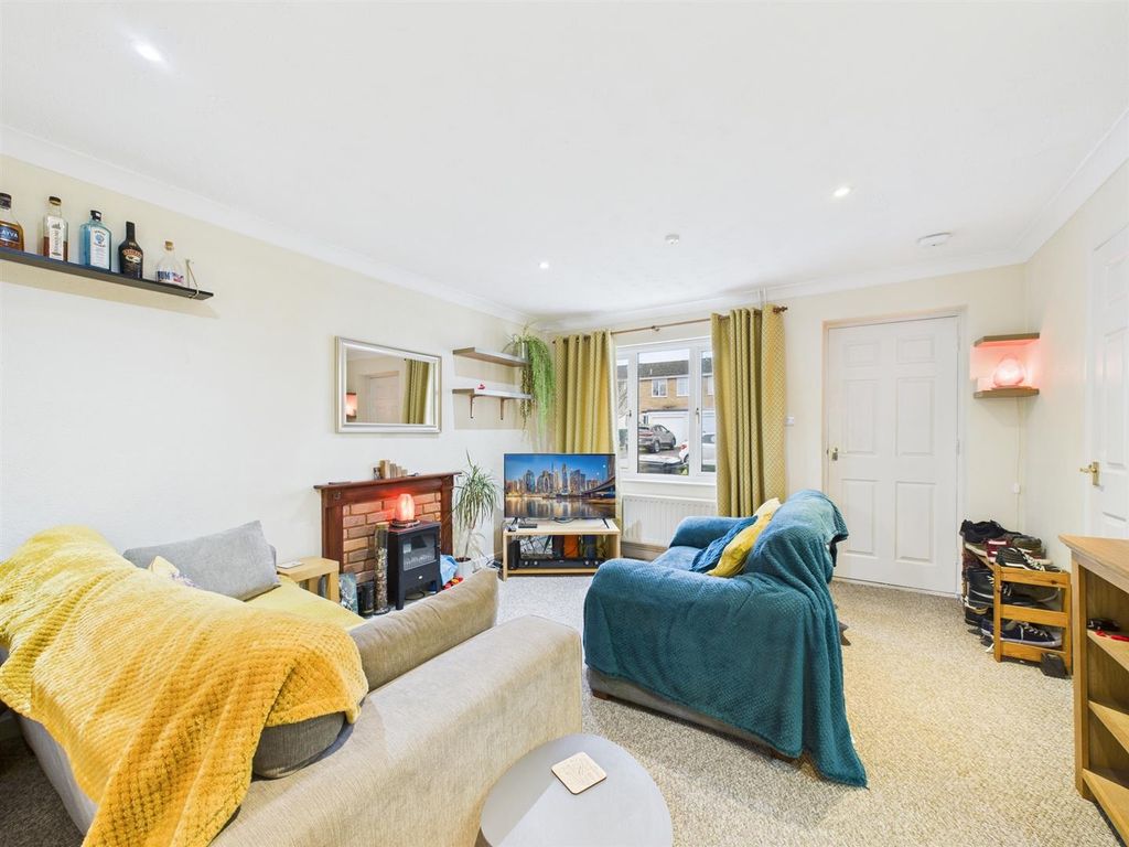 Property photo 2 of 8 Lounge