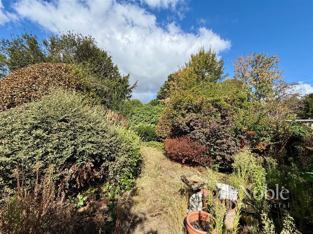 Property photo 2 of 13 Garden