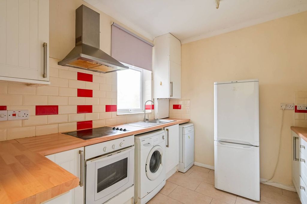 Property photo 2 of 20