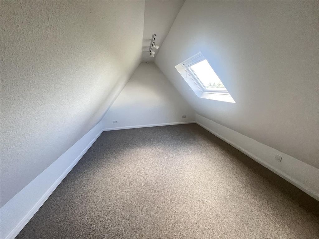 Property photo 2 of 12 Bedroom
